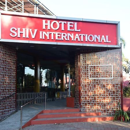 Hotel Shiv International Bhachau Kültér fotó