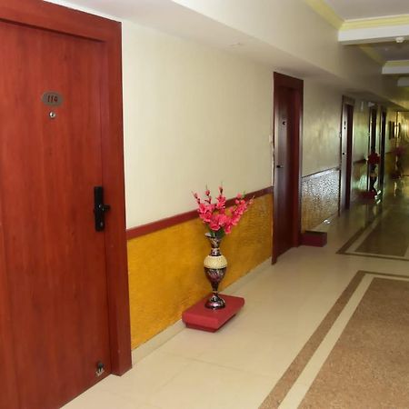 Hotel Shiv International Bhachau Kültér fotó
