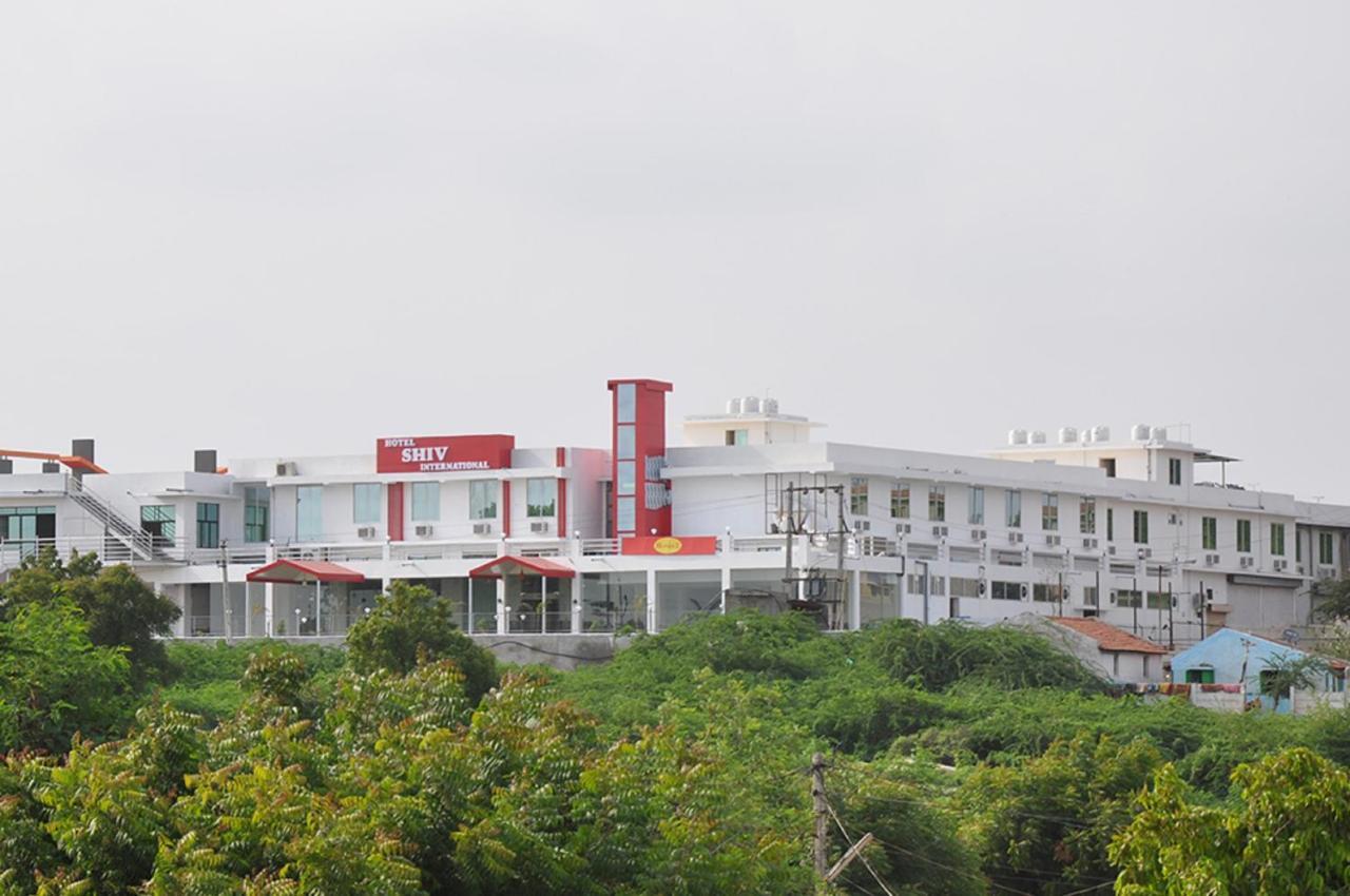 Hotel Shiv International Bhachau Kültér fotó