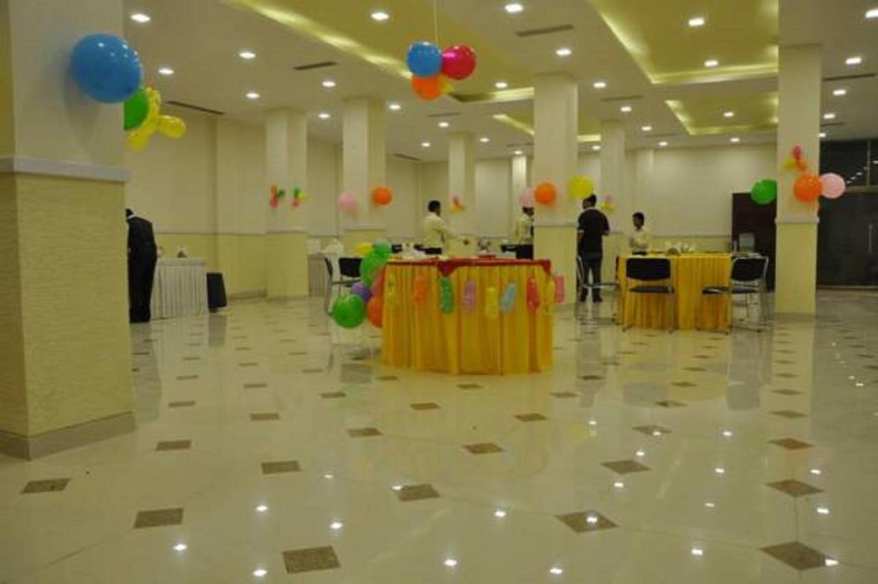 Hotel Shiv International Bhachau Kültér fotó