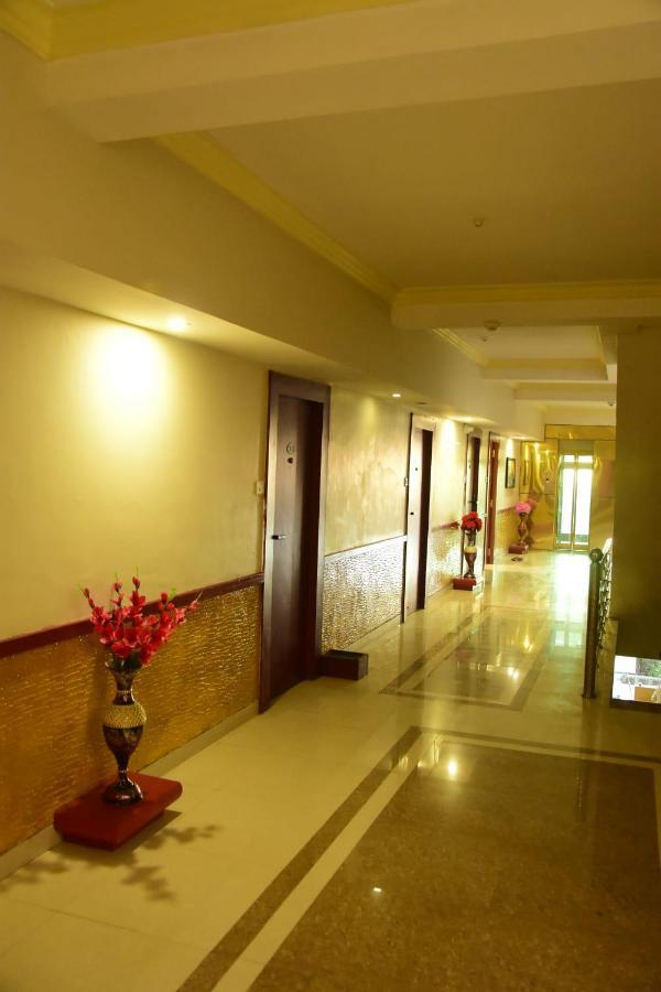 Hotel Shiv International Bhachau Kültér fotó