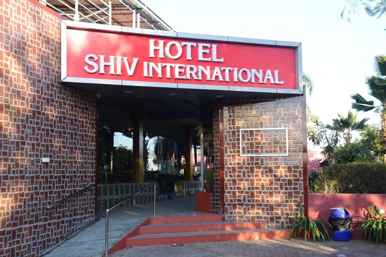 Hotel Shiv International Bhachau Kültér fotó