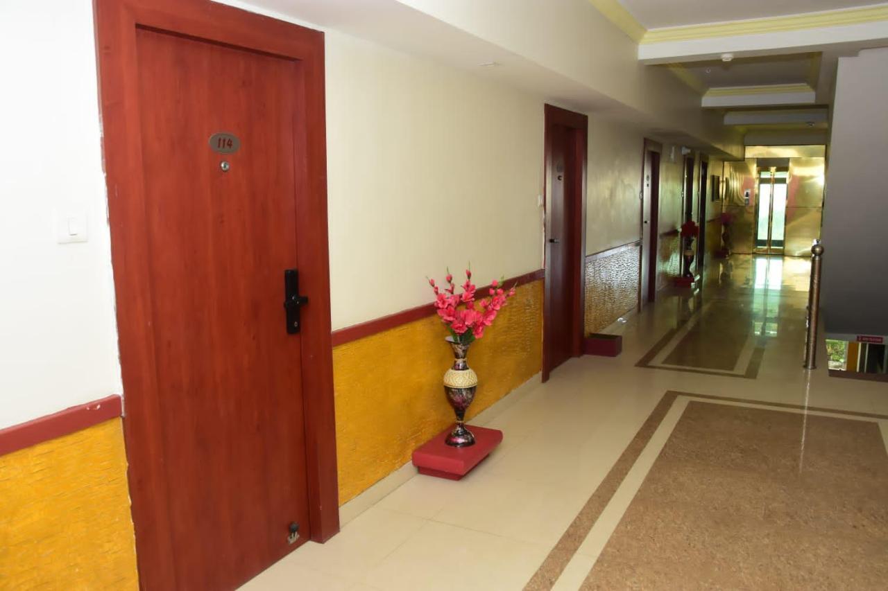 Hotel Shiv International Bhachau Kültér fotó