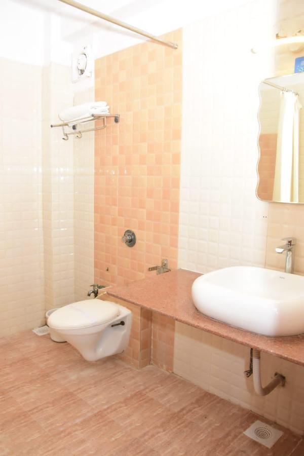 Hotel Shiv International Bhachau Kültér fotó