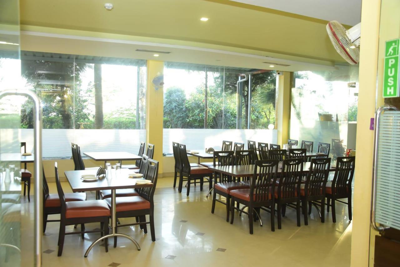 Hotel Shiv International Bhachau Kültér fotó