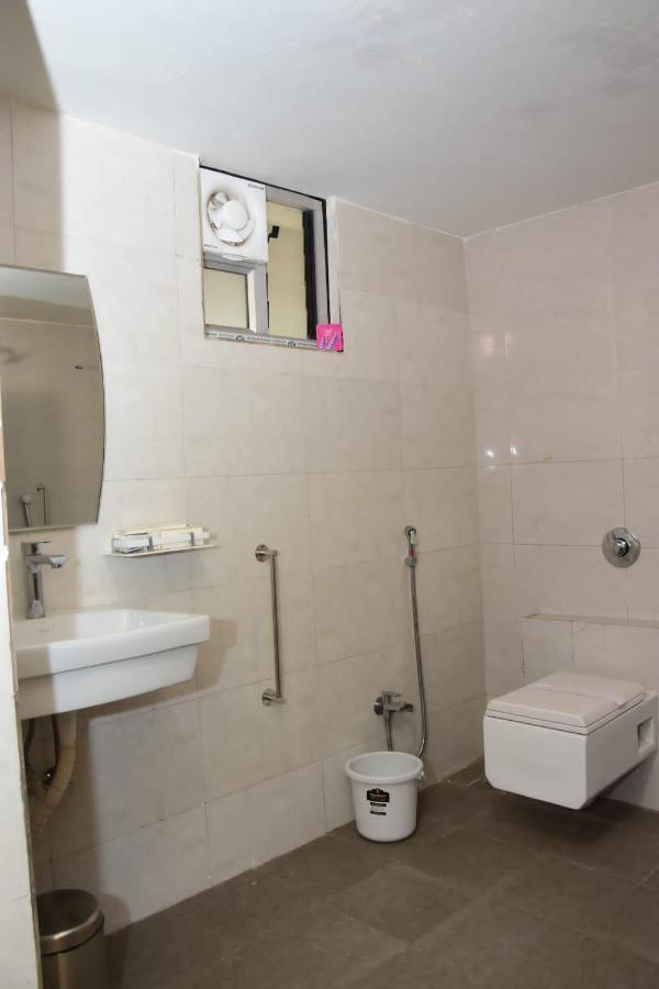 Hotel Shiv International Bhachau Kültér fotó