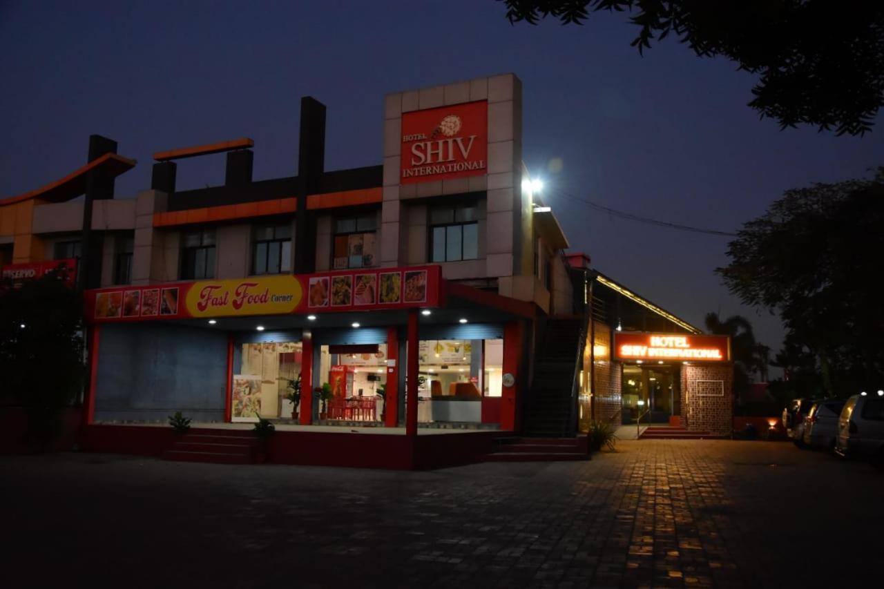 Hotel Shiv International Bhachau Kültér fotó