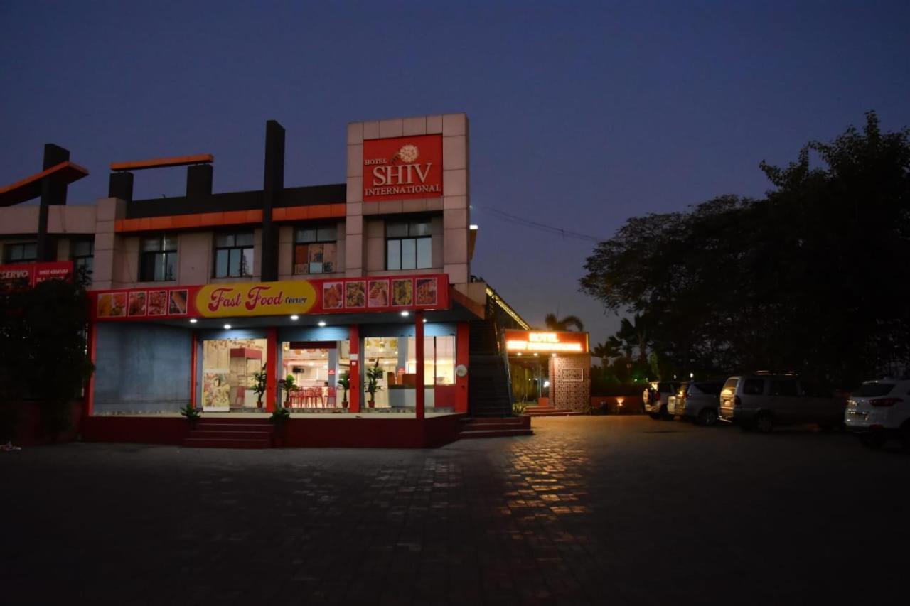 Hotel Shiv International Bhachau Kültér fotó