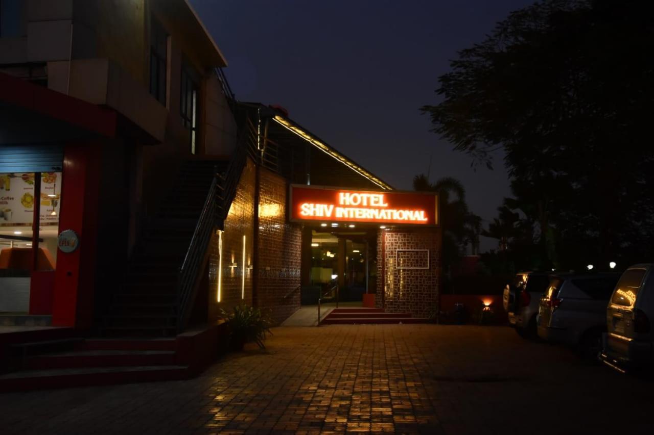 Hotel Shiv International Bhachau Kültér fotó